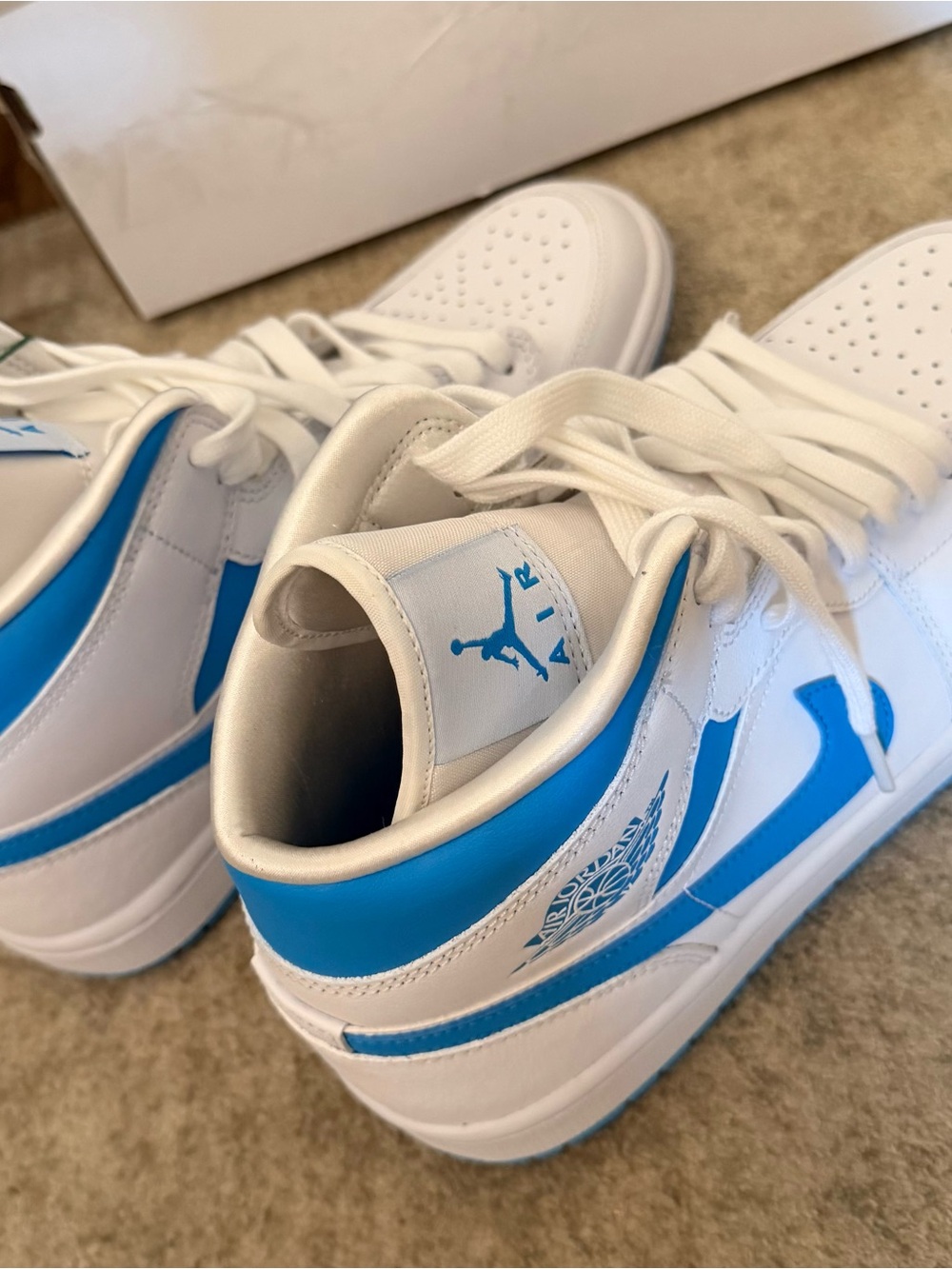 Nike Air Jordan 1 Mid - White & Light Blue